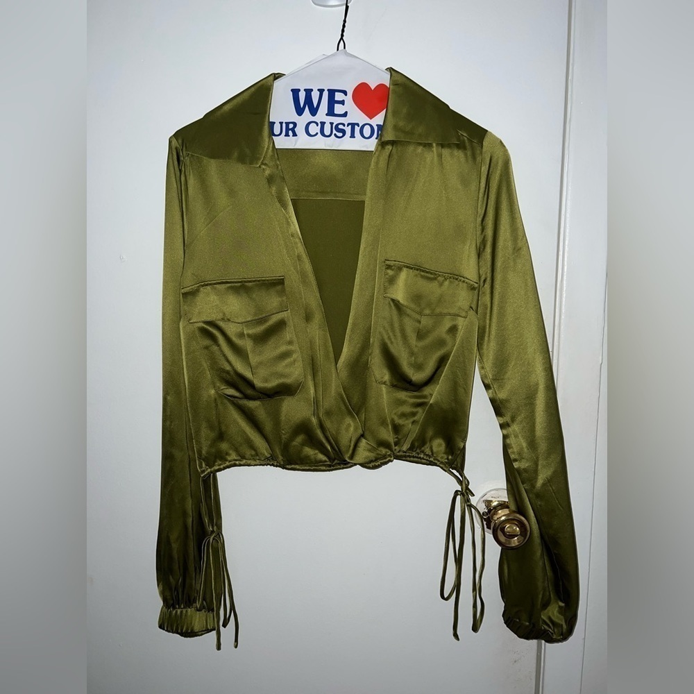 Green 100% Silk Top - Picture 5 of 12